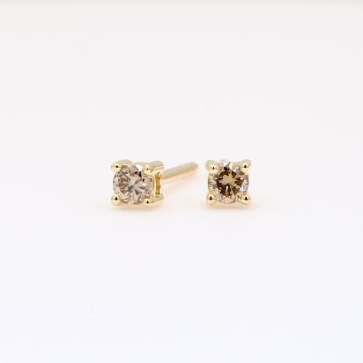 Sparkling 0.15 carat champagne diamond stud earrings