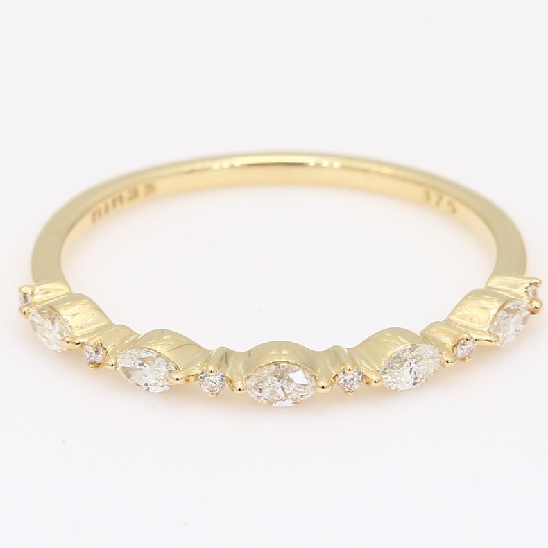Calyx marquise and round-cut white diamond stackable ring