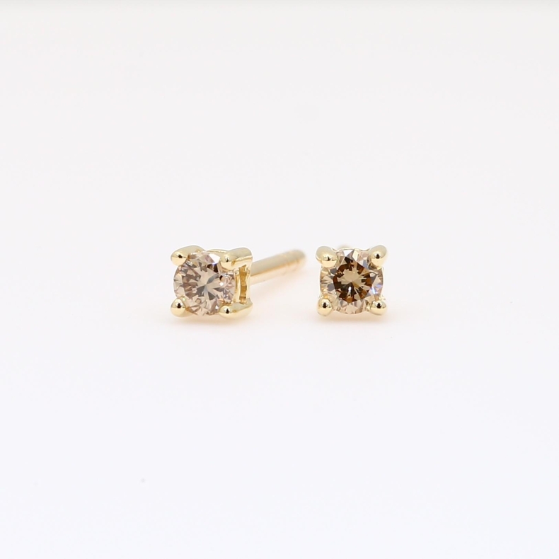 Sparkling 0.15 carat champagne diamond stud earrings