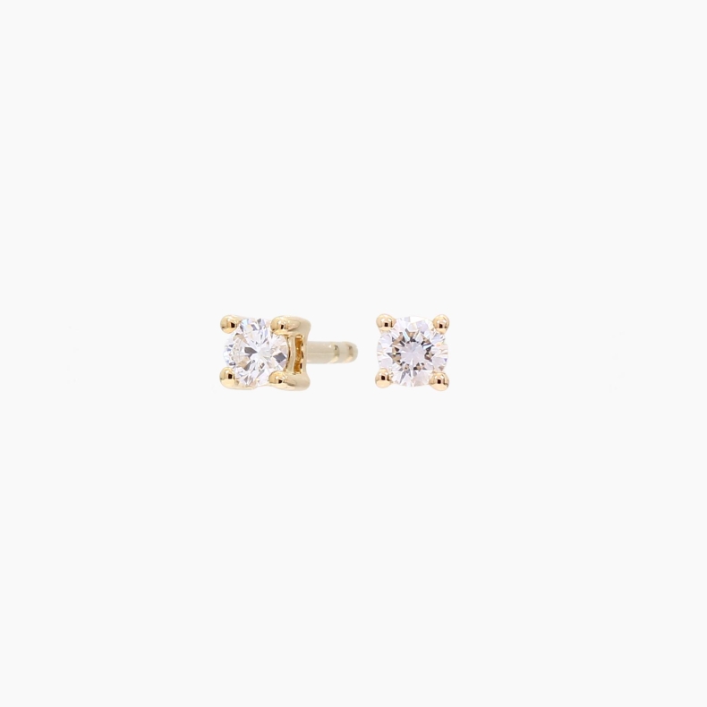 Sparkling 0.15 carat white diamond stud earrings